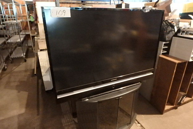lot 109 image: 61 Big Screen TV on Stand