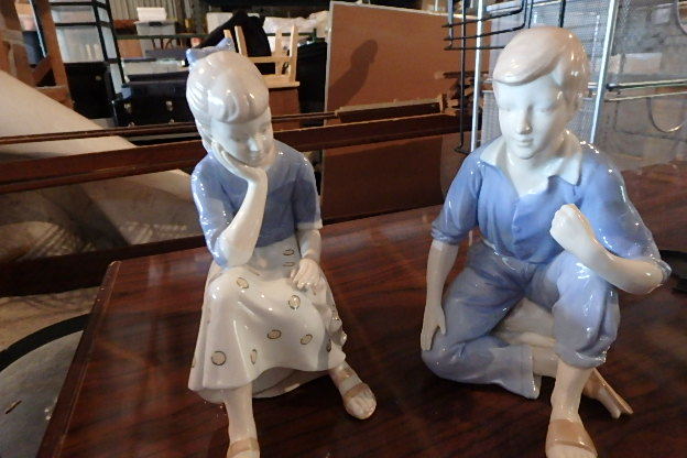 lot 131 image: Lladro Figurines