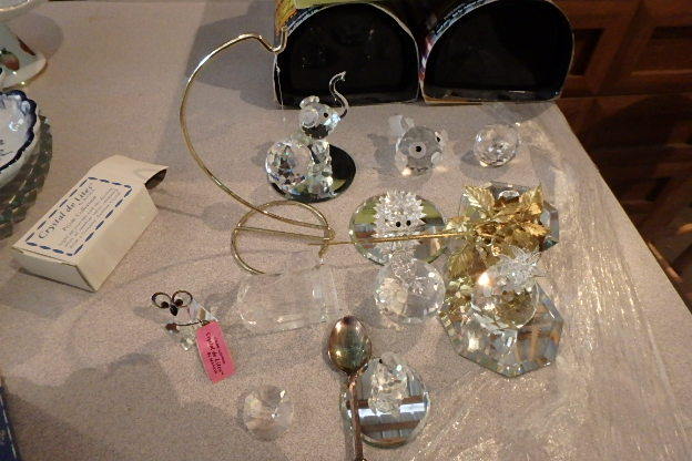 lot 135 image: Lot of Crystal Minitures