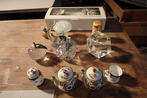 lot 152 image: Crystal, China and Porcelain Minitures