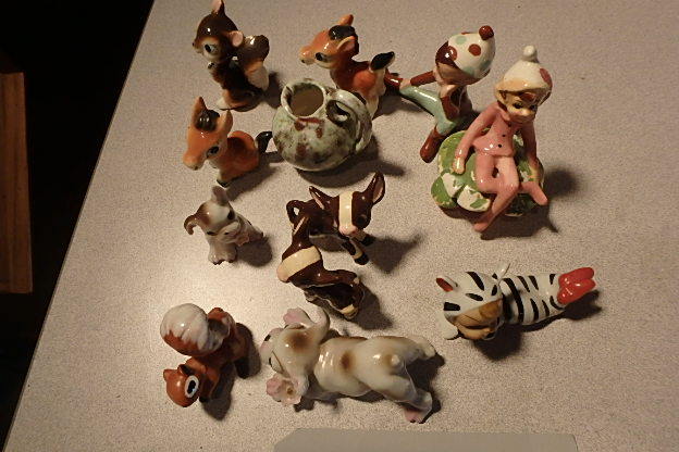 lot 160 image: Lot of Japan Porcelain Minitures