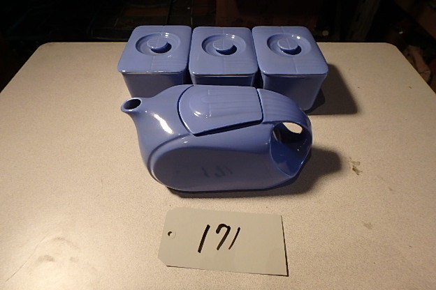 lot 171 image: Westinghouse Blue Refrigerator Set
