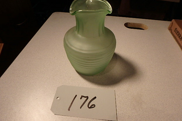 lot 176 image: Fridgidaire Iced Tea Carafe