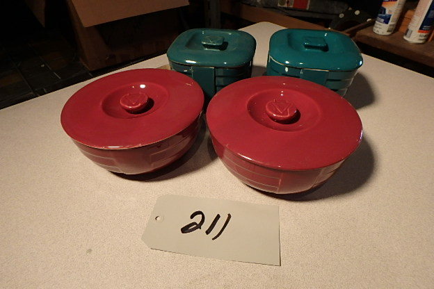 lot 211 image: 4 Red and Green Hotpoint China