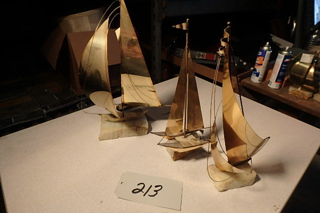 lot 213 image: 3 DeMott Sialboats