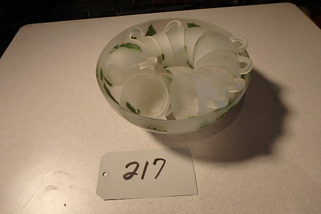 lot 217 image: Holiday Cup Set