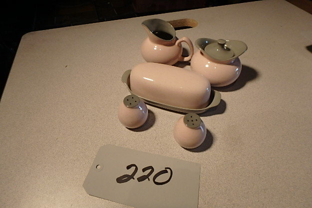 lot 220 image: Vintage Pink Condiment Set