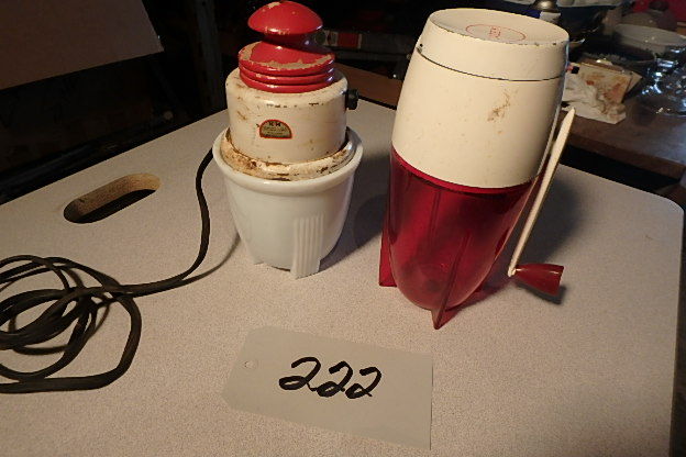lot 222 image: Pair Deco Vintage Blender, Ice Crusher