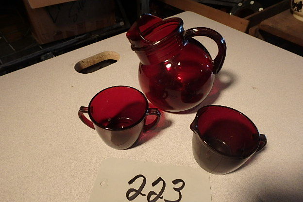 lot 223 image: Ruby Glass Set