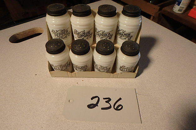 lot 236 image: Spice Rack Set
