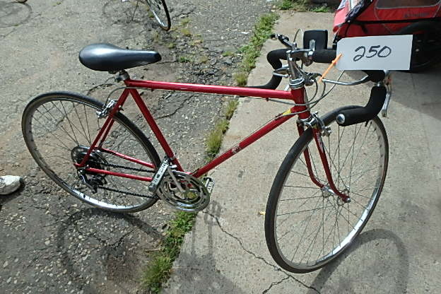 lot 250 image: Schwinn Bike