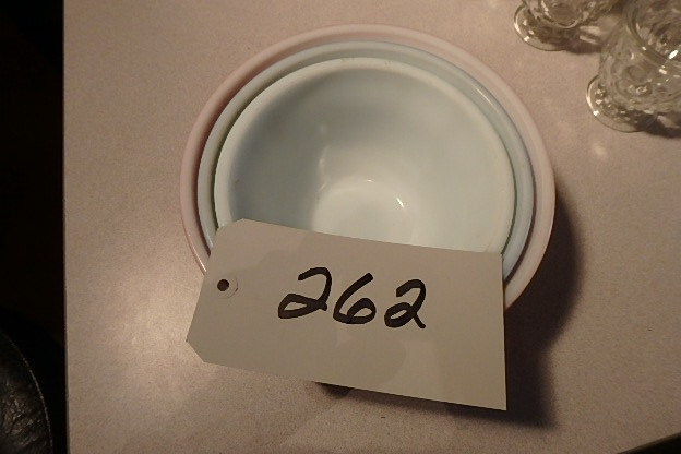 lot 262 image: Anchor Hocking Bowl Set