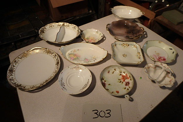 lot 303 image: Lot of Porcelain Pieces