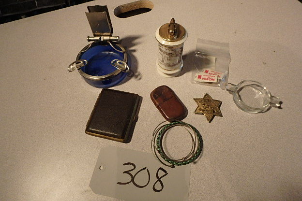 lot 308 image: Old Smoking Stuff