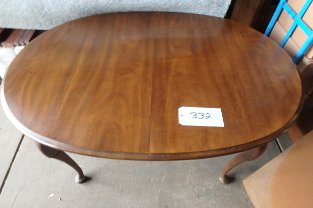 lot 332 image: Oval Dining Table