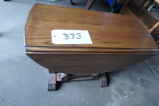 lot 333 image: Small Drop Leaf Side table