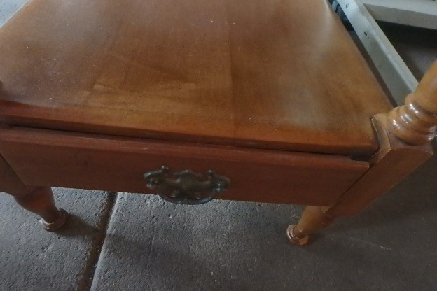 lot 334 image: Side Table