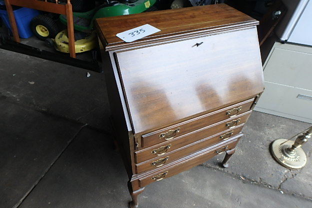 lot 335 image: Secretary