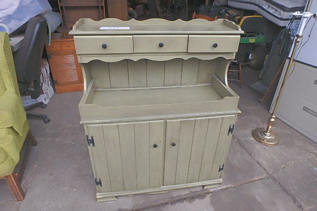 lot 339 image: Green Shelf