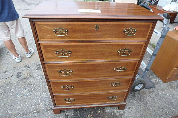 lot 340 image: Tall Chest of Drawers