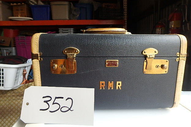 lot 352 image: Cool Old Travel Case