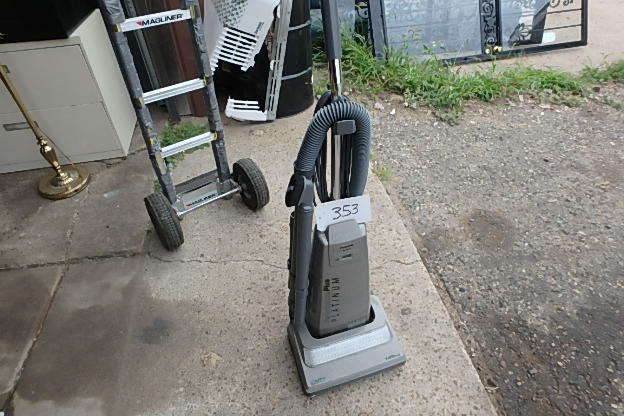 lot 353 image: Panasonic Vacuum