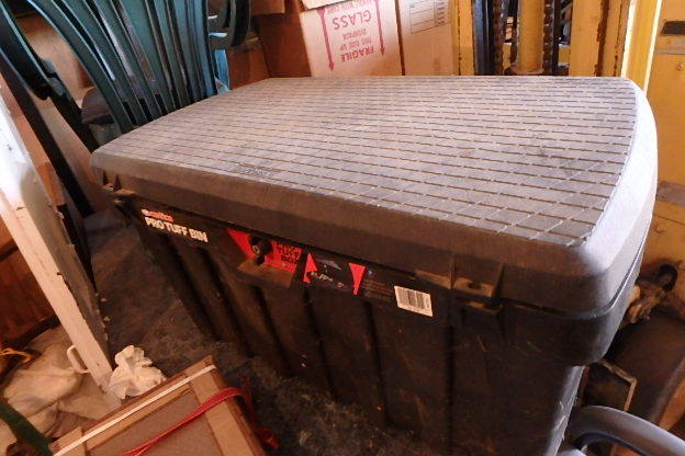 lot 331 image: Pro Tuff Bin