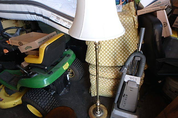 lot 354 image: Brass Floor Lamp