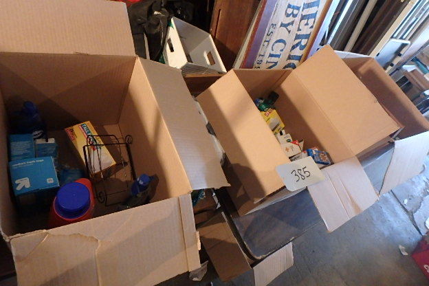 lot 385 image: Lot of Household Stuff