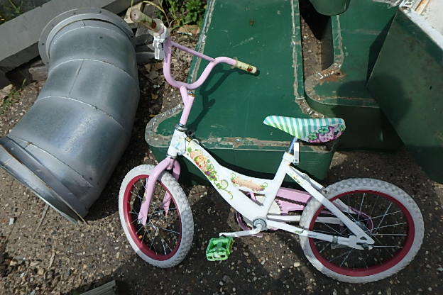lot 394 image: Kids Bike