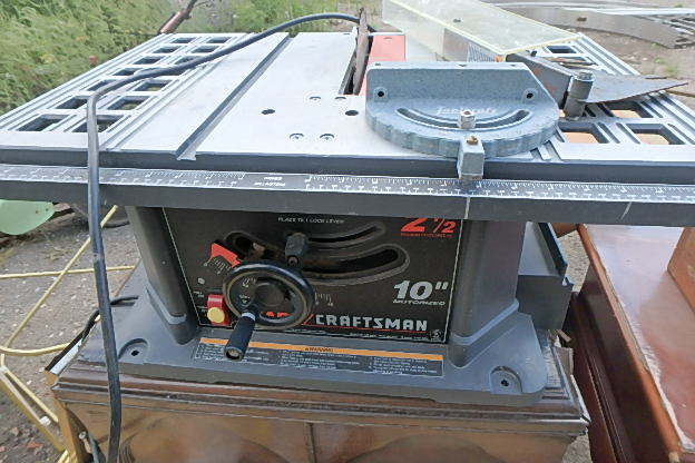 lot 396 image: Craftsman Saw