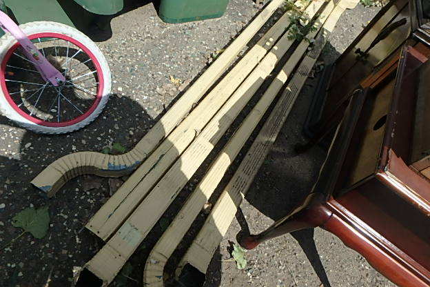 lot 400 image: Lot of Down Spouts