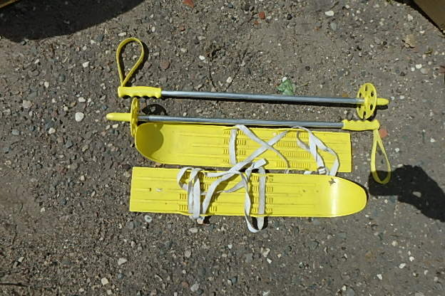 lot 401 image: Kids Toy Skis