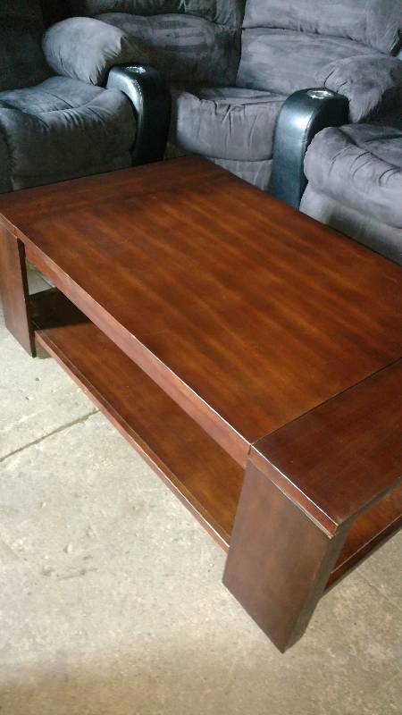 lot 6 image: Coffee Table wAdjustable top