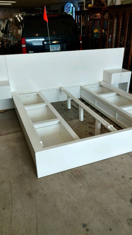 lot 1 image: West Elm Platform Bed