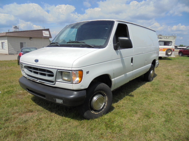 lot 5 image: 1999 Ford E250 Cargo Van