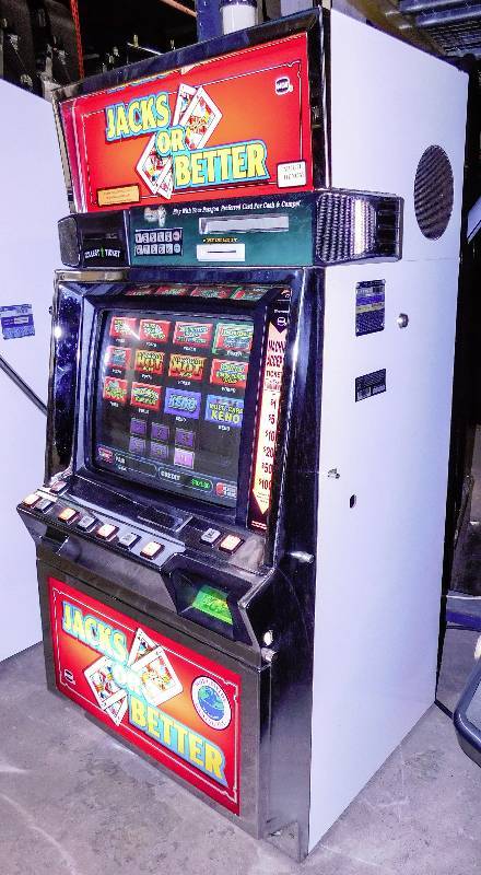 lot 1002 image: IGT GAME KING MULTI-GAME SLOT MACHINE