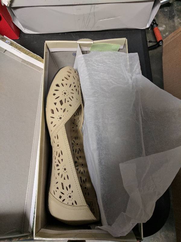 Easy Street Charlize Slip On - Bone 9.5