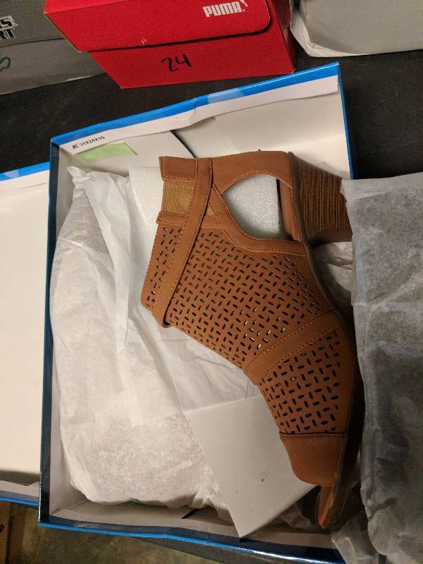 Easy Street Womens Carrigan Sandal Extra Wide Tan - 9.5