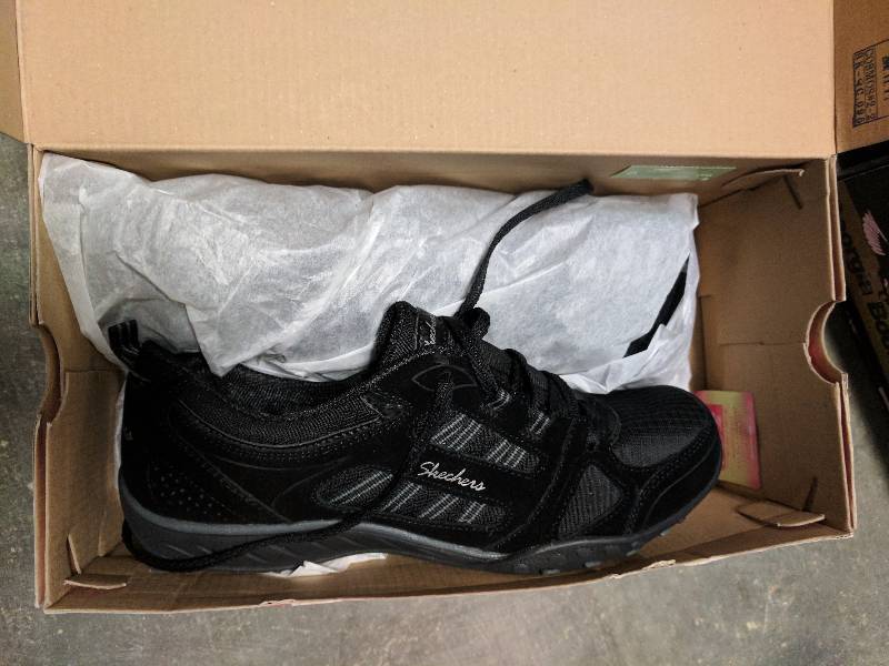 Skechers Women�s Active-BreatheEasy-Good Luck Shoe Black - 10