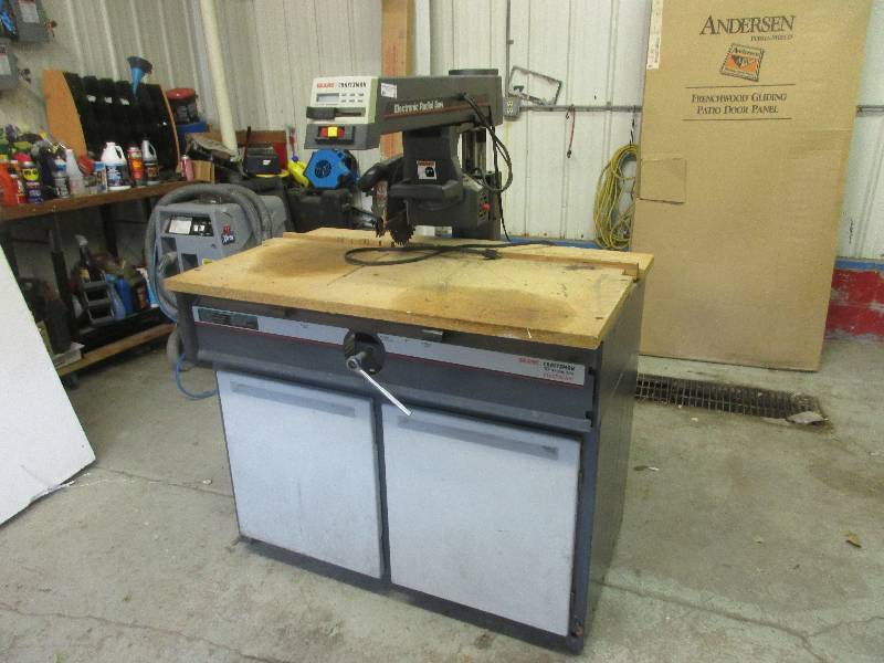 Radial arm saw