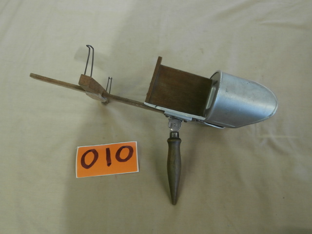 lot 10 image: Underwood & Underwood Stereoscope Viewer