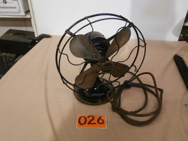 lot 26 image: Vintage WESTERN ELECTRIC Table Fan