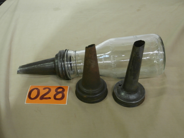 lot 28 image: Vintage Automotive Oil Bottle & Three Spouts