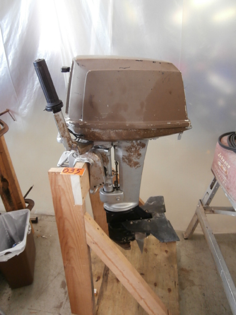 lot 35 image: SUZUKI Spirit 16 hp Outboard Motor