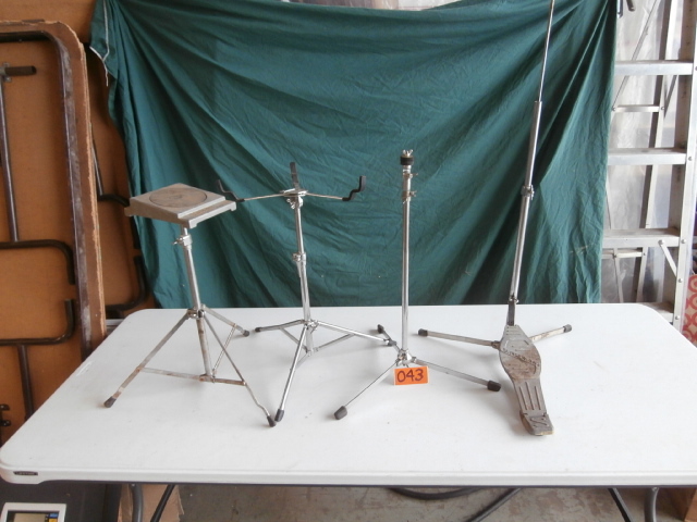lot 43 image: Group of Vintage Drum Hardware