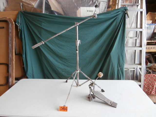 lot 44 image: Group of Vintage Drum Hardware