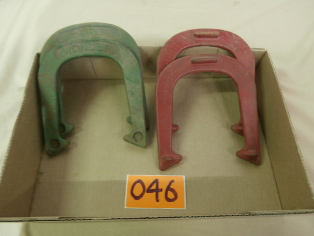 lot 46 image: Set of Four WONDER LadiesYouth Pitching Horse Shoes