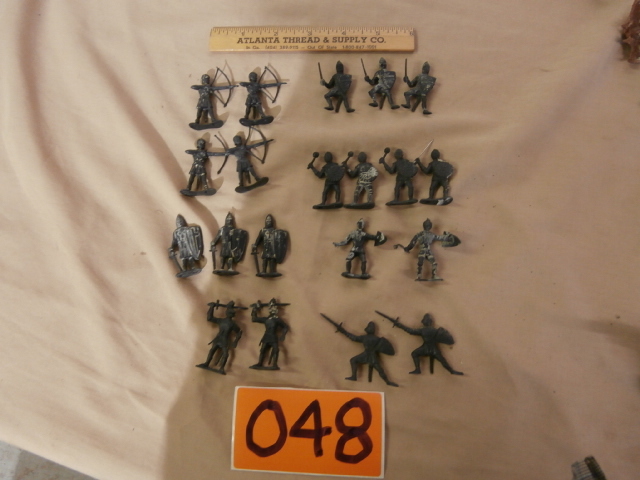 lot 48 image: Group of Vintage Medieval Plastic Figures