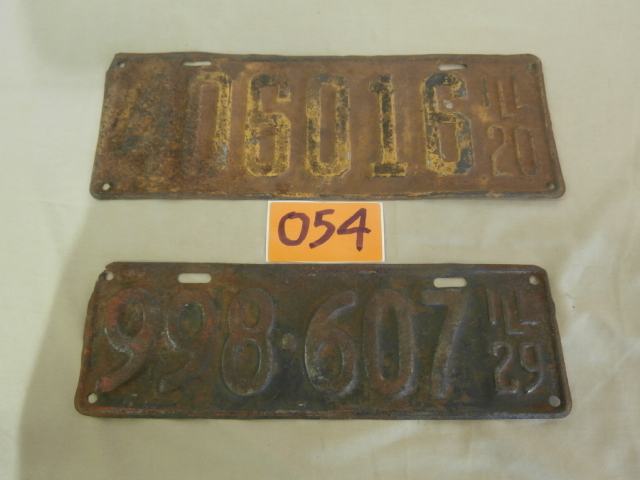 lot 54 image: Pair if Vintage Illinois License Plates